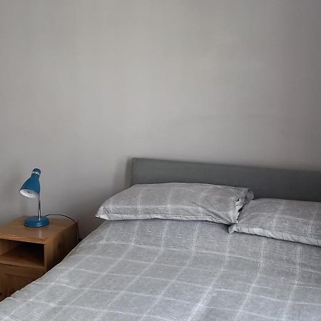 Ty Castell Guest House แคร์ฟิลลี ภายนอก รูปภาพ