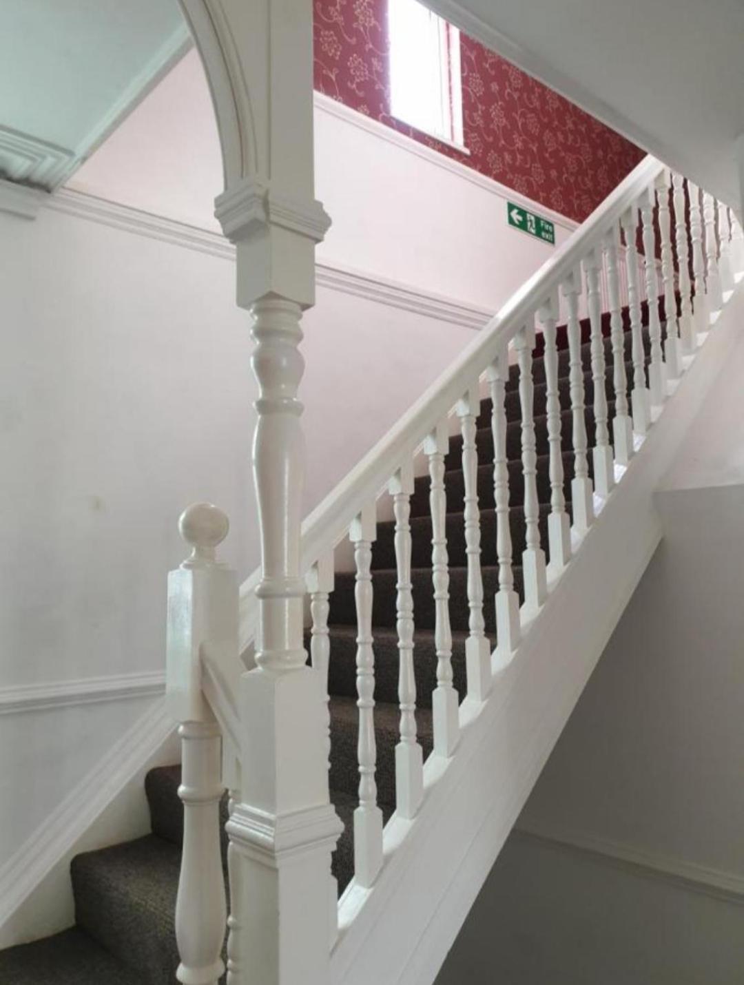 Ty Castell Guest House แคร์ฟิลลี ภายนอก รูปภาพ