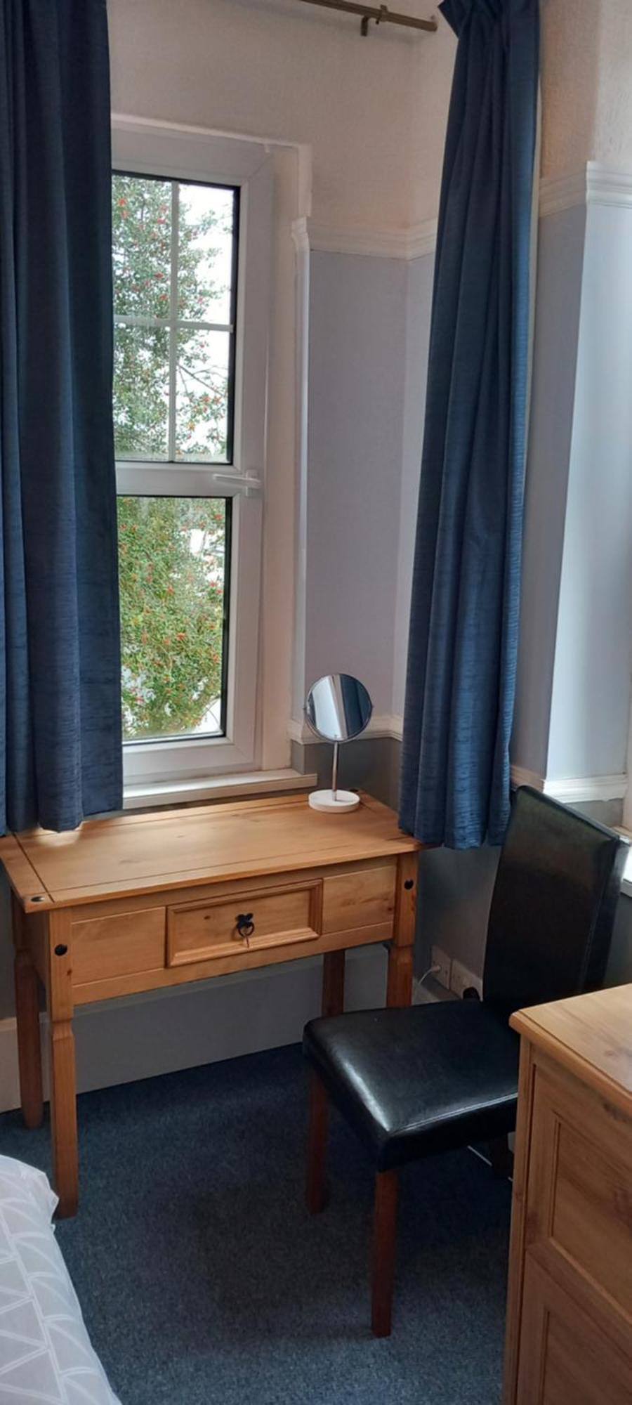 Ty Castell Guest House แคร์ฟิลลี ห้อง รูปภาพ