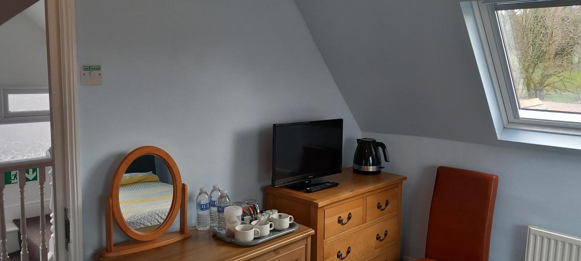 Ty Castell Guest House แคร์ฟิลลี ห้อง รูปภาพ